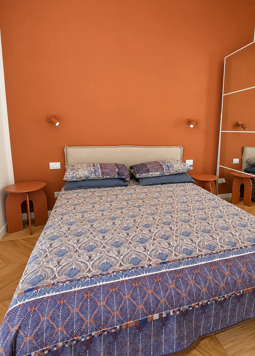Doppelzimmer mit Terrakotta-Wand